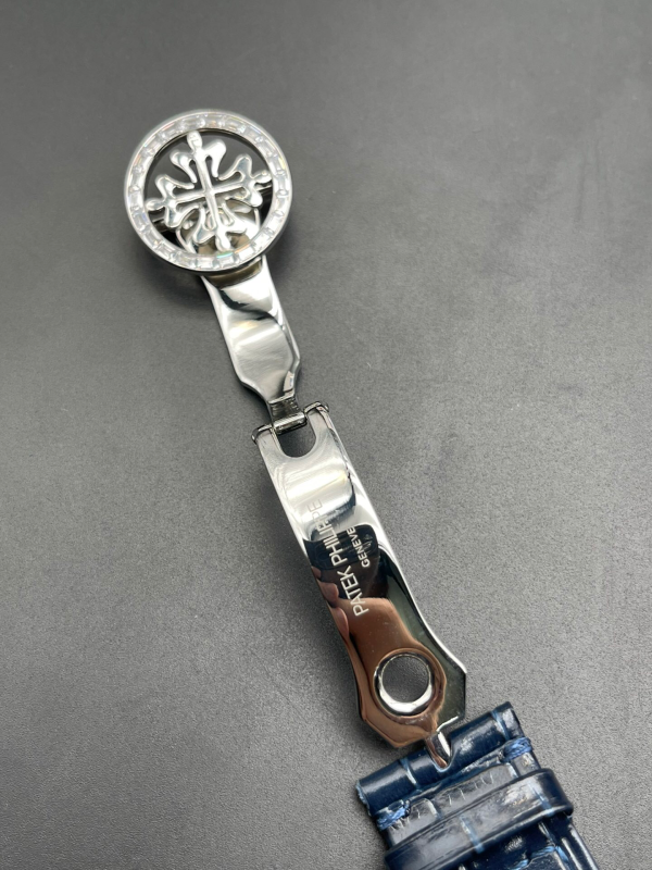 Patek Philippe Star World 6104 Men's Multifunction Moonphase Calendar - Image 4