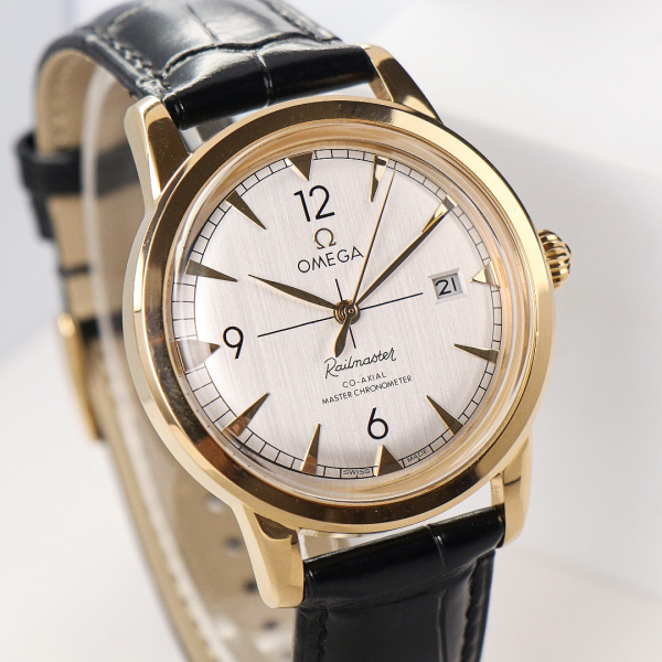 Omega Railmaster New Extra-Thin Men's Automatic Mechanical Watch Rose Gold