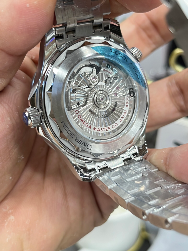 Omega Hot Seamaster 300 White Dial Men's Automatic Mechanical Watch - Image 3