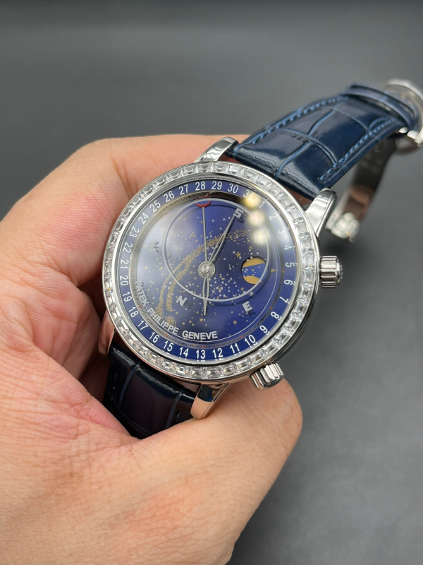 Patek Philippe Star World 6104 Men's Multifunction Moonphase Calendar - Image 3