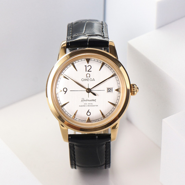 Omega Railmaster New Extra-Thin Men's Automatic Mechanical Watch Rose Gold - Image 2