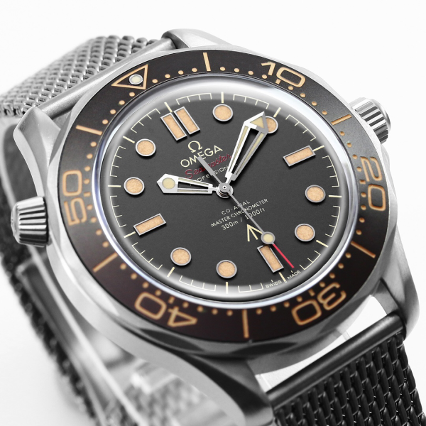 Omega Seamaster 300 James Bond Men's Automatic Mechanical Watch Original Ice Blue Display Orange dial - Image 6