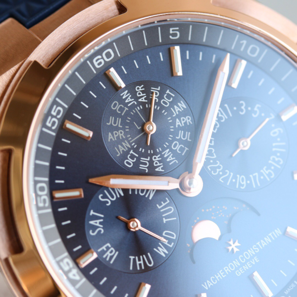 Vacheron Constantin Overseas Men's Perpetual Calendar with Luminescence - Image 4
