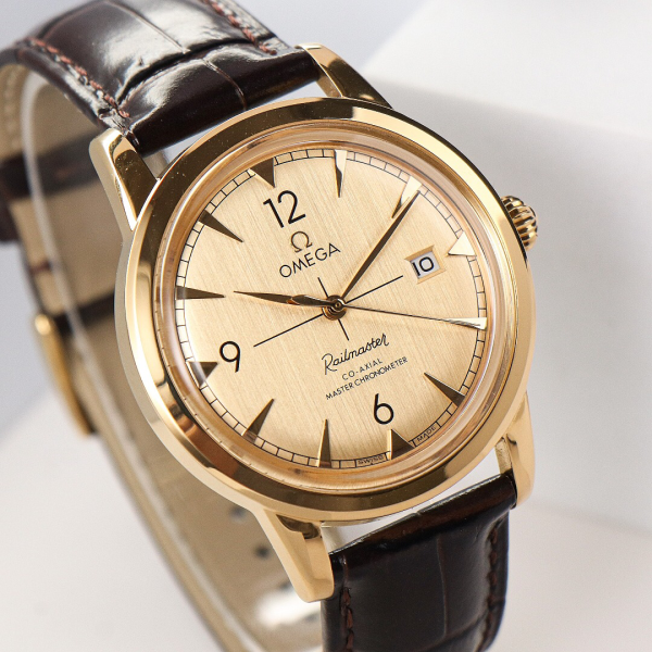 Omega Railmaster New Extra-Thin Men's Automatic Mechanical Watch Rose Gold - Image 6