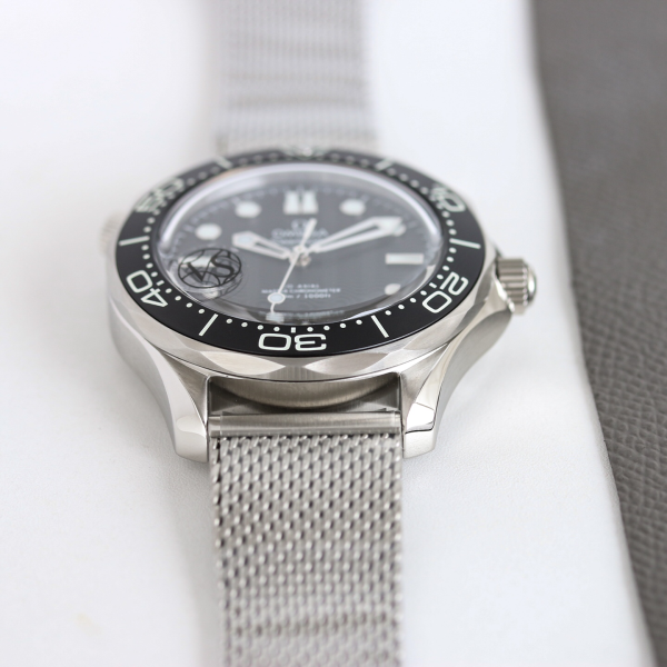 Omega Seamaster 300 James Bond Men's Automatic Mechanical Watch Original Ice Blue Display - Image 3