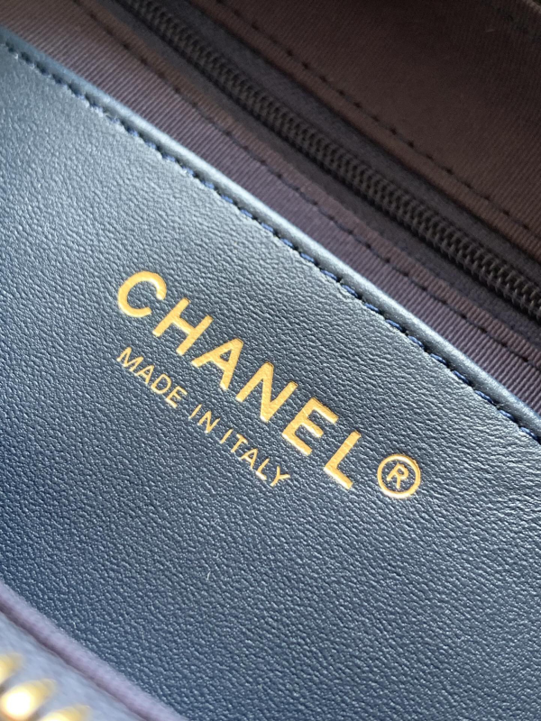 Chanel 25C HOBO King of the Bag Large Size Washed Denim - Image 9