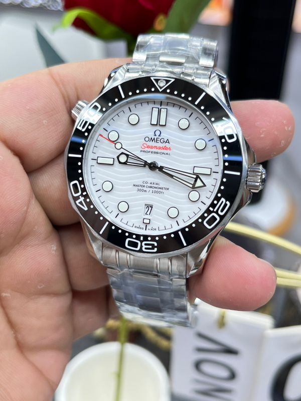 Omega Hot Seamaster 300 White Dial Men's Automatic Mechanical Watch