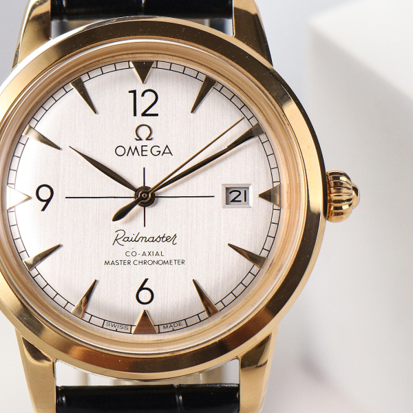 Omega Railmaster New Extra-Thin Men's Automatic Mechanical Watch Rose Gold - Image 7
