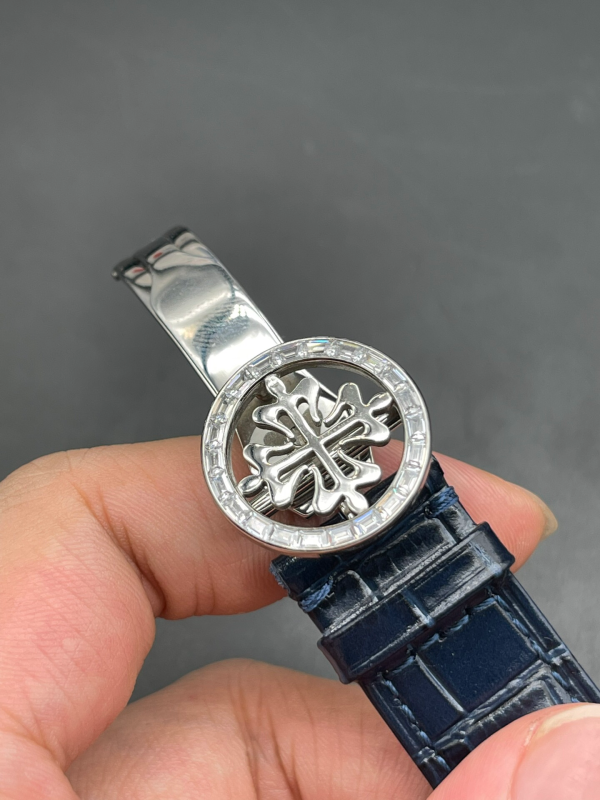 Patek Philippe Star World 6104 Men's Multifunction Moonphase Calendar - Image 9