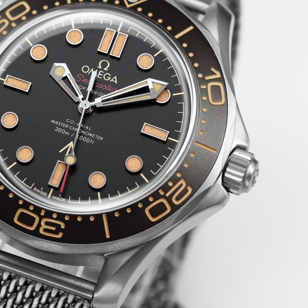 Omega Seamaster 300 James Bond Men's Automatic Mechanical Watch Original Ice Blue Display Orange dial - Image 9