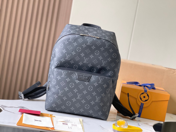 LV DISCOVERY shoulder bag men's backpack oversized capacity