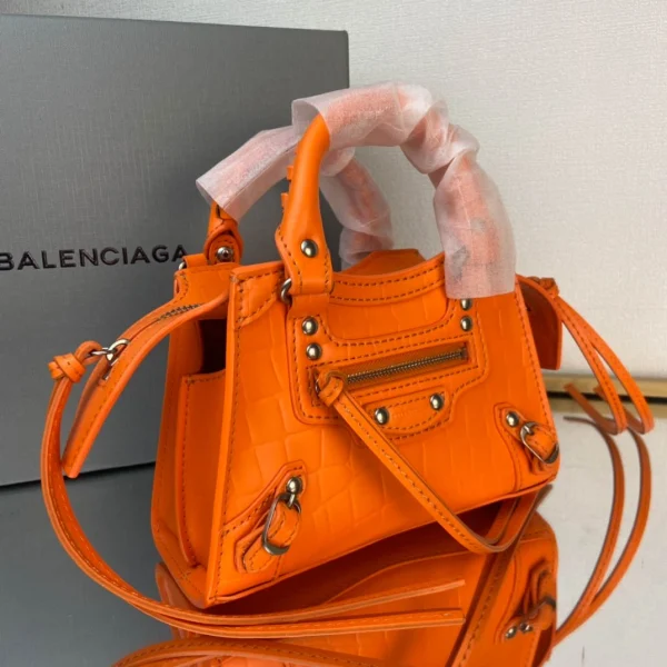 Balenciag Size: 18cm - Image 7