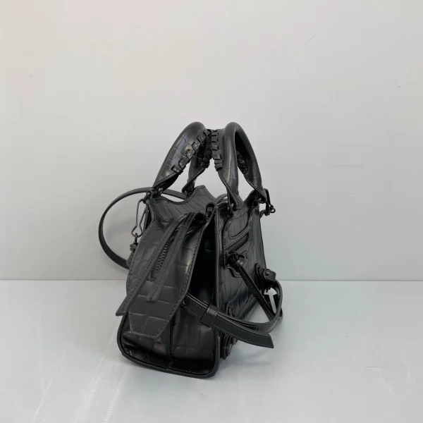 Balenciag Neo Classic Motorcycle Bag Size: 1992 Size: 16.5*22*9*14.5cm - Image 8