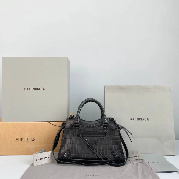 Balenciag* Neo Classic Biker Bag Size: 1991 Medium: 25*33*13*20cm