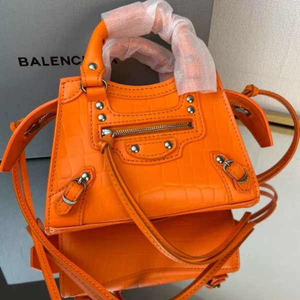 Balenciag Size: 18cm - Image 6