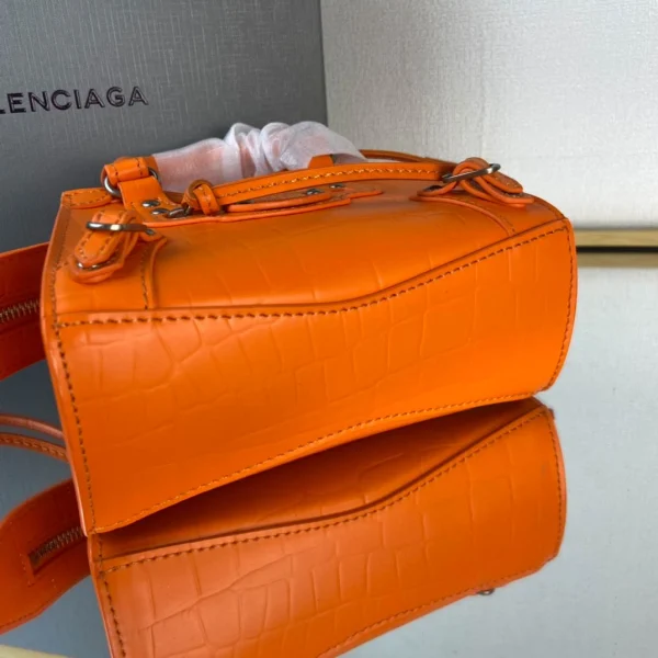 Balenciag Size: 18cm - Image 4