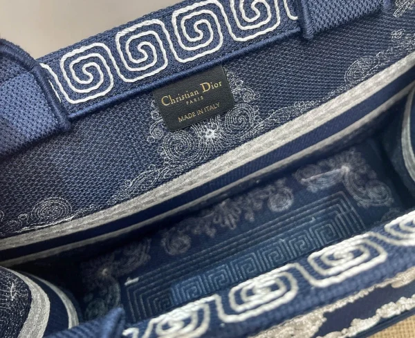 Book Tote Collection Size: 41.5cm 36cm 22cm - Image 3