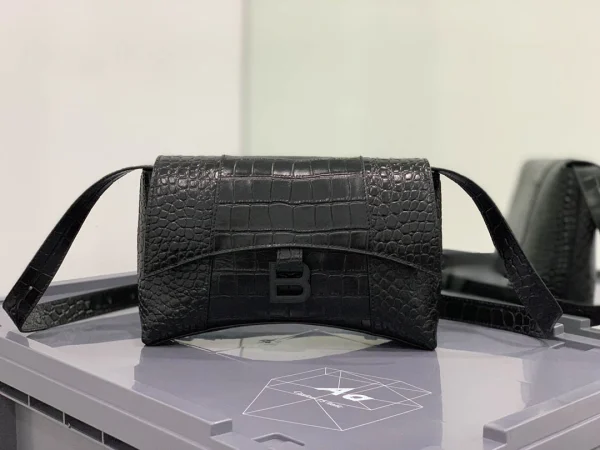 Model: 671355 Size: 25.5x6x16cm